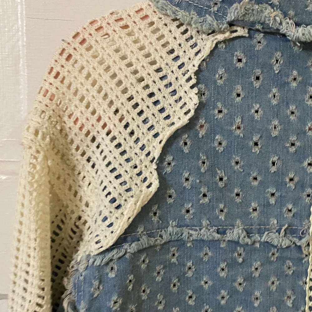 POL Clothing Mixed Media Denim Lace Shacket Blue Cream Distressed 100% Cotton - Picture 12 of 13
